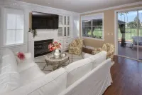 Stunning golf course view vacation home Hotels in Tustin