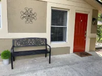 Guesthouse Retreat – Private Pool & King Suite