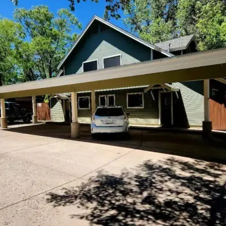 Lovely Downtown Condo, Walk to Historic Downtown!