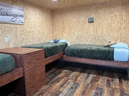 Bass Lodge - Lakefront - New Отели в г. Хант