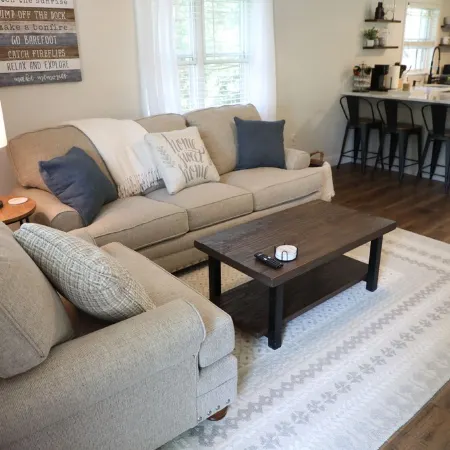 COZY LAKE & SKI HOME FOR FAMILY OF 5 - BRING YOUR DOG! Отели в г. Копейк