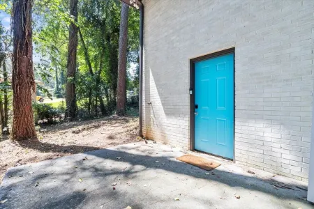 Urban Escape: 5BR Retreat