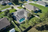Private Pool Oasis-Close to Beaches! - 4-Star