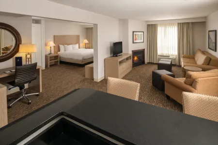 DoubleTree by Hilton Portland - Tigard Отели рядом с достопримечательностью «Вашингтон сквер»