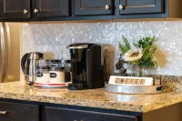 Amazing & Modern 3BR, 2BA Home near IAH, DT