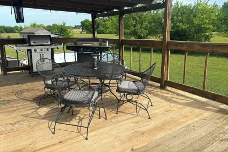 Peaceful Country Getaway on an acre Отели в г. Роджерс