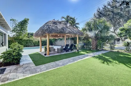 Downtown Delray Beauty heated pool home Sleeps 10 and close to beach Отели рядом с достопримечательностью «The Art Arena Gallery»