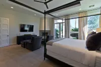 Stunning PGA West Home with Privacy and Lake Views on Greg Norman Course Hotels in La Quinta