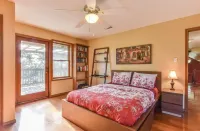 11 acre Hill Country Retreat with a 2000 sq ft deck. Hôtels à proximité de : Dreamland Dripping Springs