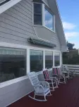 Oceanside cottage with Spectacular views! Ledgeview Cottage.