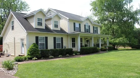 Welcome to Southern Hospitality with European Flair for two or more nights. Отели в г. Джефферсонтаун