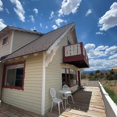 Sandcreek Cottage / Fabulous Views on Five Acres / Capitol Reef National Park