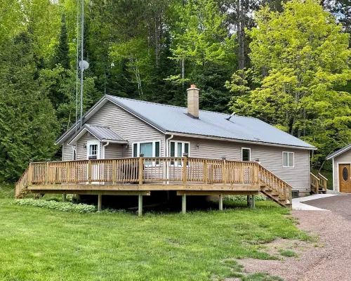 Snowmobiles, Skiing, ABR Amazing 2-bedroom house with WiFi in Hurley, Mercer Hotels in Oma