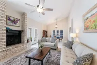 Bright Spacious Comfort  Medical Center