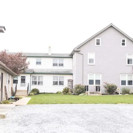 Amish School House & Farm House Apt in Lancaster