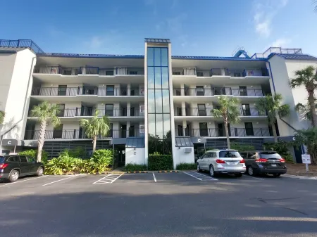 Oceanfront, Newly Renovated, Luxury Two-Story Penthouse - Shipwatch 418