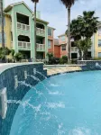 Fantastic Seawall Condo- Garden and Pool view
