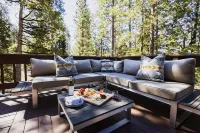 MidCentury Cabin-Deck w Awesome Views Near Hiking At Humber Park. Dog Friendly