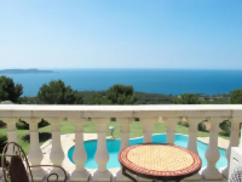 Rose Hotels in Carqueiranne