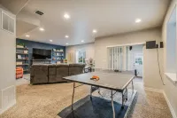 Spacious 5 Bedroom Home With Mountain Views, Heated Pool, & Sunroom! Hotels in Monument