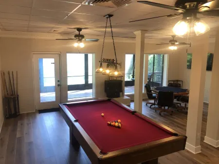 Gorgeous lake view- Only 1 mile from Sligo Marina!