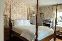 Historic Landmark Colonial In Heart Of Edgartown