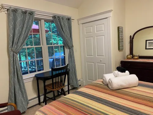 Beautiful, spacious lake home w/mooring & swim raft. Walk to shops & restaurants