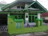 Villa UMI Syariah Minangkabau Documentation and Cultural Information Center附近的飯店