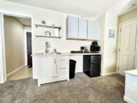 Beautiful And Updated Studio Condo In DTC!