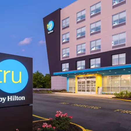 Tru by Hilton Chesapeake Greenbrier