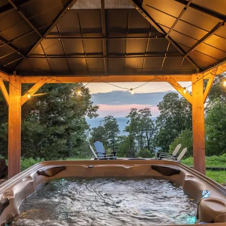 Updated Brow View Cabin with Hot Tub/Fire Pit/Arcade in Mentone