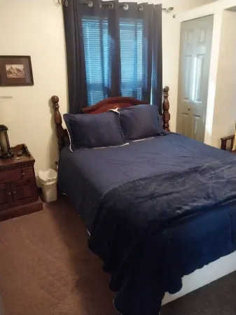 Beyond The Hill House-Quiet with lots of Room to Roam Отели в г. Logan County