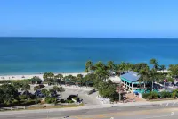 Chic 1-Bedroom Condo Steps to Bonita Beach. Free in Suite WiFi & AC.  Pools Open