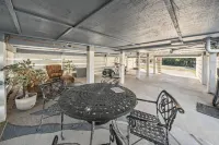 2 Bed Dog Friendly House in Laguna Beach by Thomas Donut & Carousel w/ Golf Cart