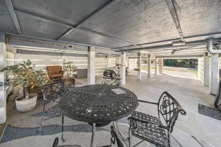 2 Bed Dog Friendly House in Laguna Beach by Thomas Donut & Carousel w/ Golf Cart Отели в г. Лагуна-Бич