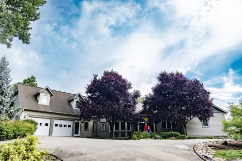 Private apt. in large home with Gorgeous Mountain Views!