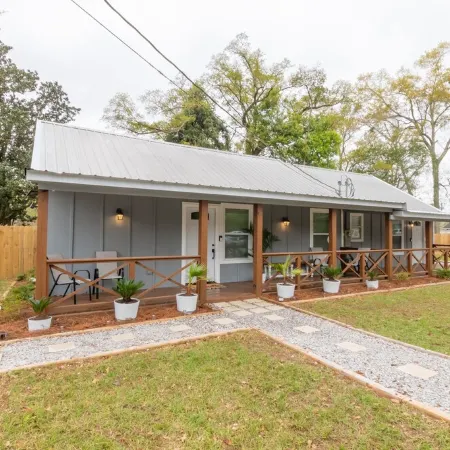 Cozy Duplex Retreat - Beaches, Hospital, Dining