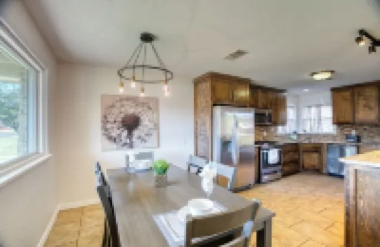 3-bedroom home in Old Midland/Downtown Area w/ spacious backyard and fireplace