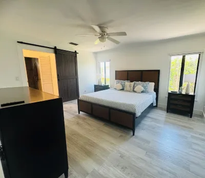 WELCOME- MARCO ISLAND BEACH LIFEISGOOD STYLISH HOME! FOOD, FUN, SUN & MEMORIES!