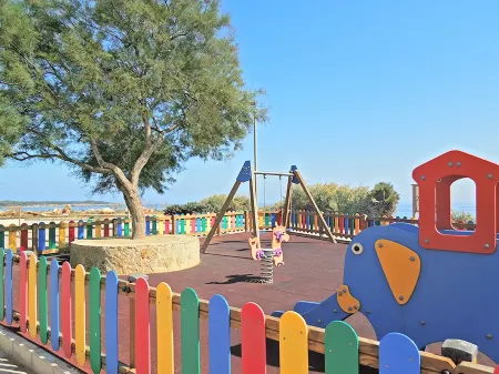 Sea view, terrace, close to beaches, modern, air conditioning, easy access, WiFi Отели рядом с достопримечательностью «Porto Cristo Beach»