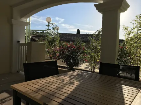 Air-conditioned Mazet Les Issambres in Secure Residence with Swimming Pool Отели в г. Рокбрюн-Сюр-Аржан