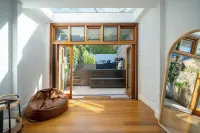 Alf and Lisa's Luxury Glebe House - 2BR, 2BA With Free Lockup Parking Hotels in Glebe