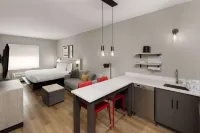 Hawthorn Extended Stay by Wyndham DeSoto Hotel di DeSoto