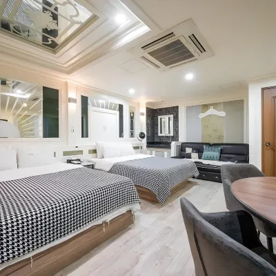 SM Boutique Hotel Hotels near Dapsimni Station