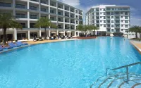 GrandBlue Resort & Beachclub
