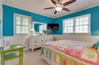 Pet Friendly, Ocean Views, Pool & Hot Tub!