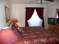 Emerald Bay Condo On-Site Marina Boating, Golf, WiFi, 2 pools, 4 Flatscreen TVs