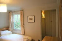 Crows Nest: a modern apartment in the centre of St Mawes with stunning sea views