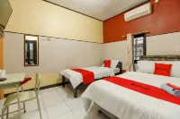 RedDoorz Syariah Near Ciledug Station