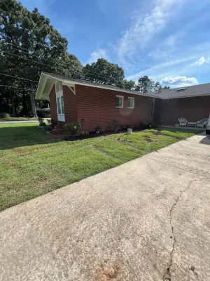 Race City Pit Stop a charming MCM 4-bdrm house with WiFi and AC in Mooresville - Homestays